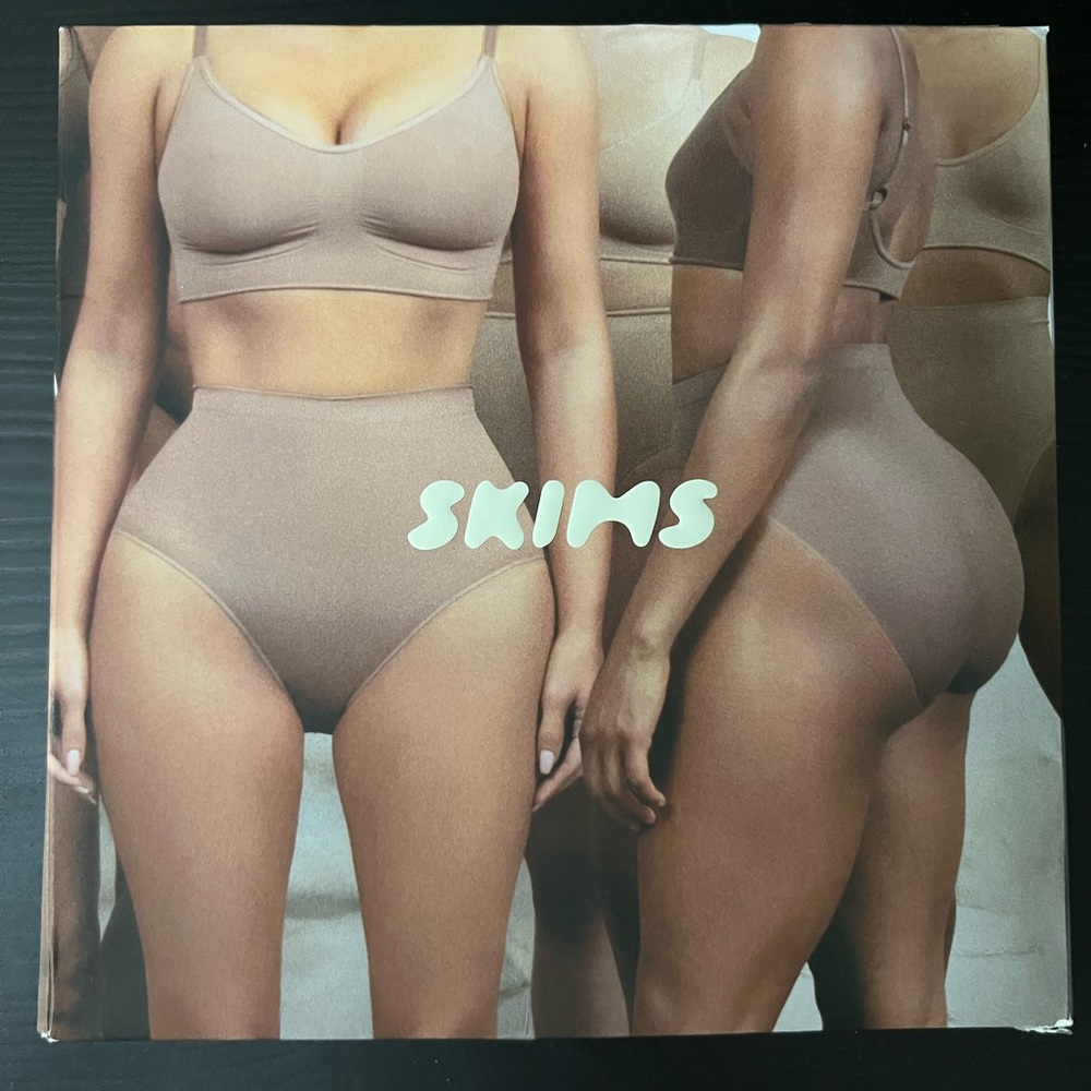 Skims mid waist sculpting thong